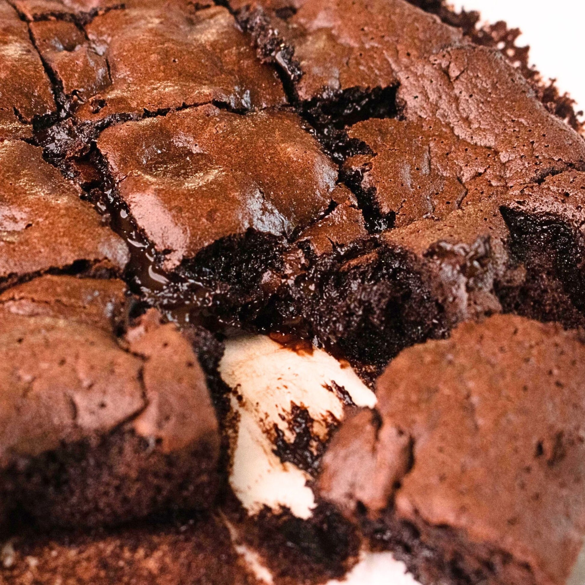 https://bakingschoolclub.ae/cdn/shop/files/HealthierBrownies2.jpg?v=1687348514&width=1946